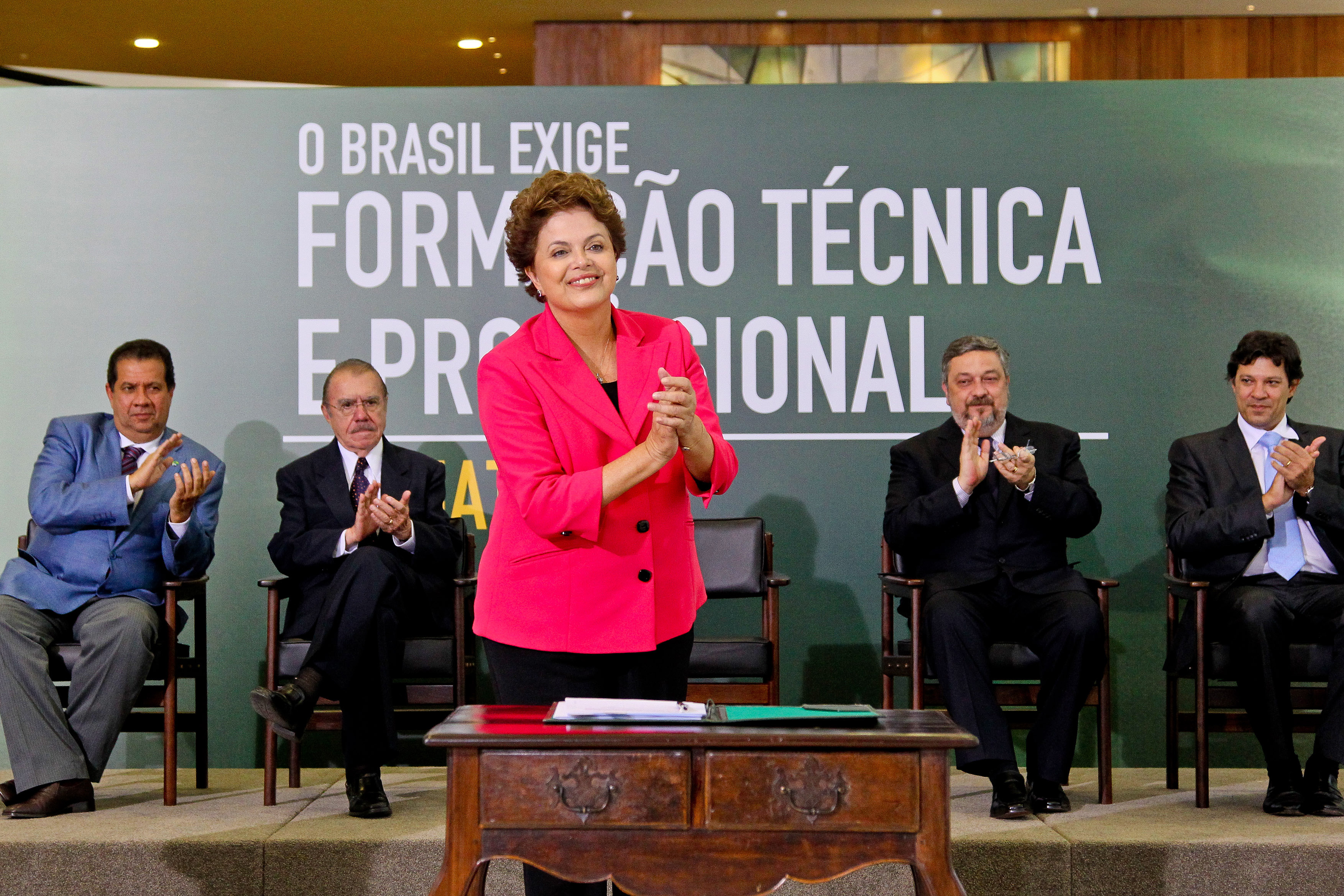 Dilma participa de cerimônia de lançamento de programa