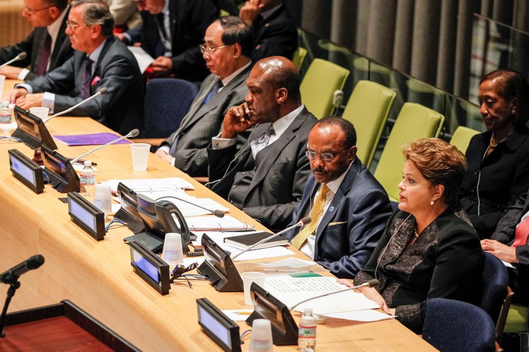 Mesa de abertura do Foro Político de Alto Nível sobre Desenvolvimento Sustentável “Building the future we want: from Rio +20 to the Post-2015 Development Agenda" - 01