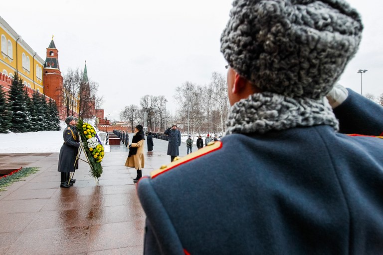 Oferenda floral no túmulo do soldado desconhecido, Jardim de Alexandre, Muralhas do Kremilin - 04