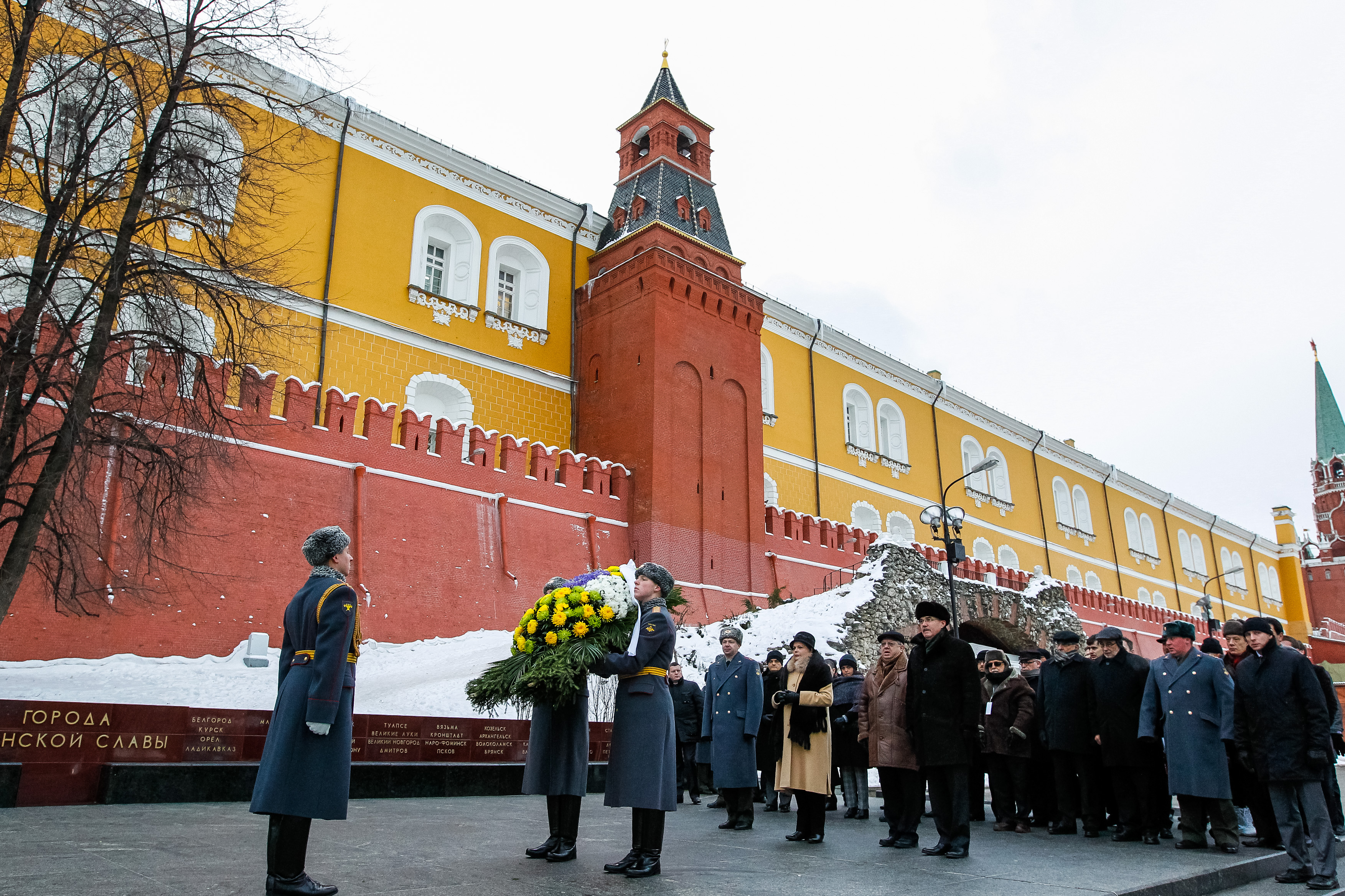 Oferenda floral no túmulo do soldado desconhecido, Jardim de Alexandre, Muralhas do Kremilin - 01