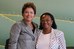 Dilma e a educadora Aurina Oliveira Santana na cerimônia de outorga da Ordem Nacional do Mérito a educadoras brasileiras 3