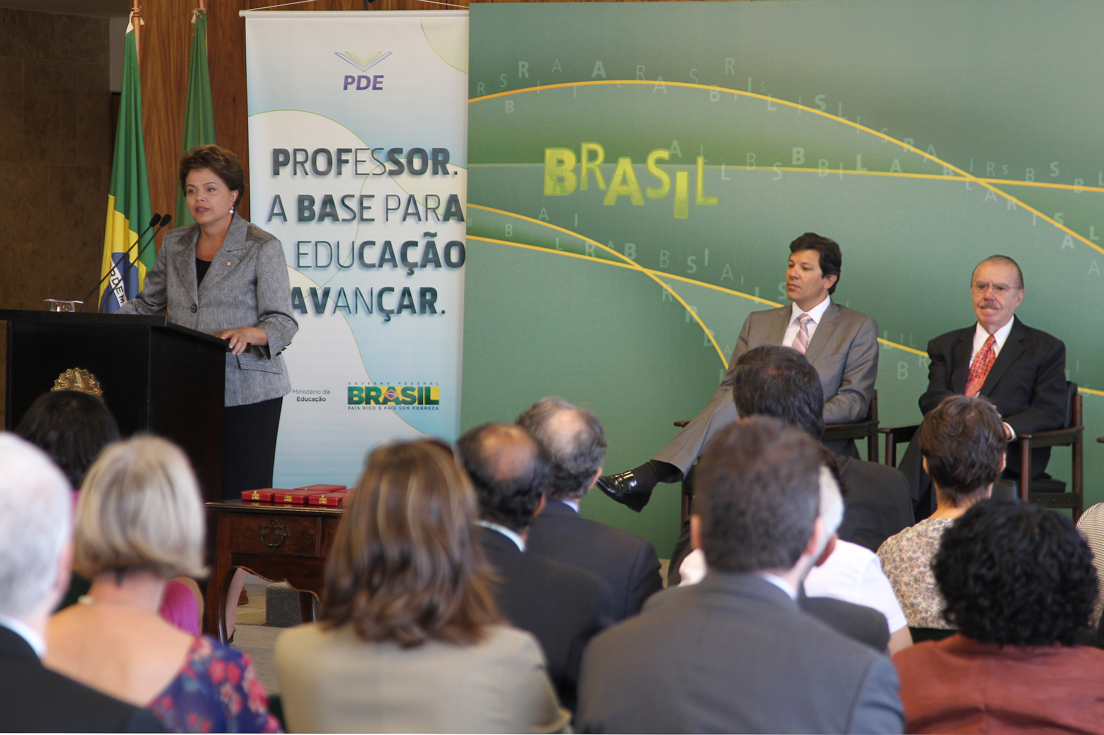 Dilma Rousseff discursa em cerimônia de outorga da Ordem Nacional do Mérito a educadoras brasileiras 5