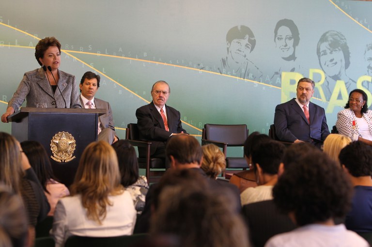Dilma Rousseff discursa em cerimônia de outorga da Ordem Nacional do Mérito a educadoras brasileiras 1