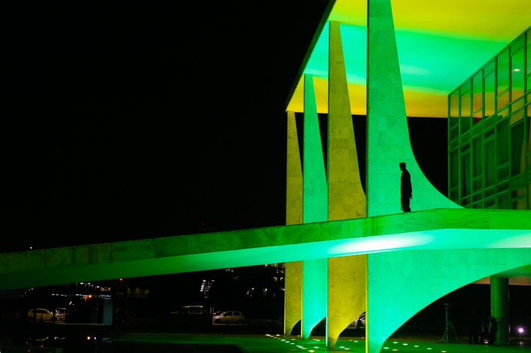 Palácio do Planalto iluminada de verde e amarelo - 06