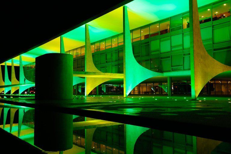 Palácio do Planalto iluminada de verde e amarelo - 02