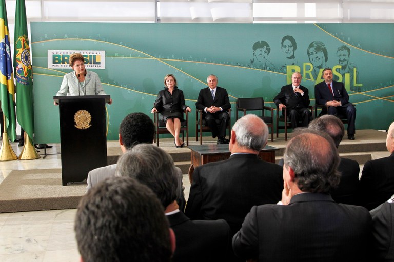 Presidenta Dilma Rousseff discursa durante cerimônia de posse da ministra-chefe da Casa Civil Gleisi Hoffmann Presidenta Dilma Rousseff discursa durante cerimônia de posse da ministra-chefe da Casa Civil Gleisi Hoffmann