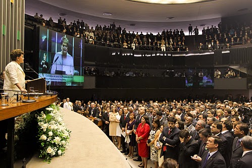 A presidenta Dilma Rousseff faz seu primeiro pronunciamento à nação no Congresso Nacional 5