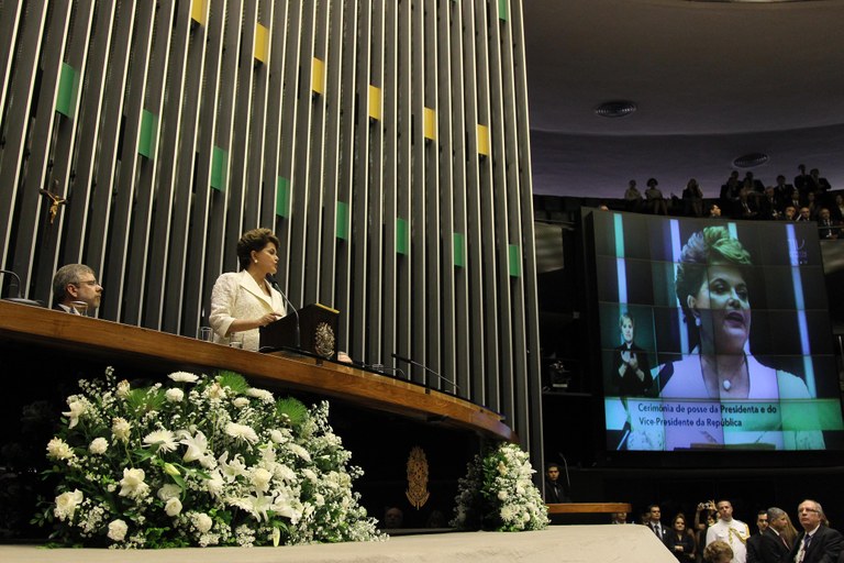 A presidenta Dilma Rousseff faz seu primeiro pronunciamento à nação no Congresso Nacional 8
