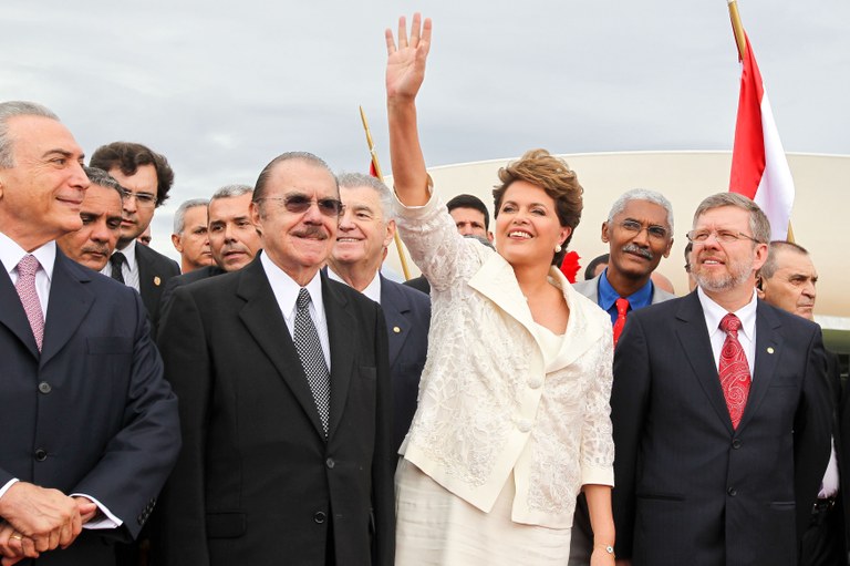 A presidenta Dilma Rousseff e o vice-presidente, Michel Temer, na saída do Congresso Nacional
