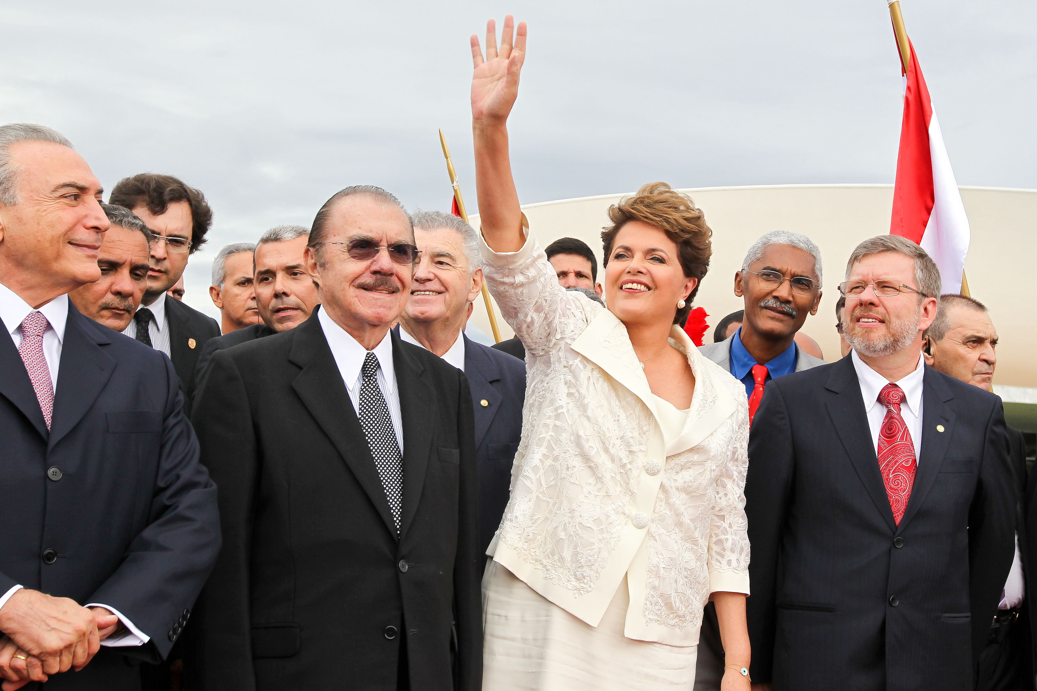 A presidenta Dilma Rousseff e o vice-presidente, Michel Temer, na saída do Congresso Nacional