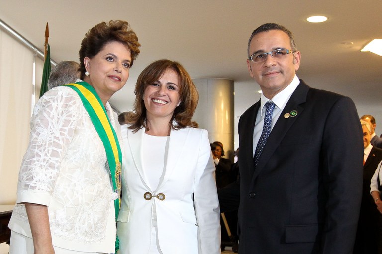 Presidenta Dilma recebe os cumprimentos do presidente de El Salvador, Mauricio Funes