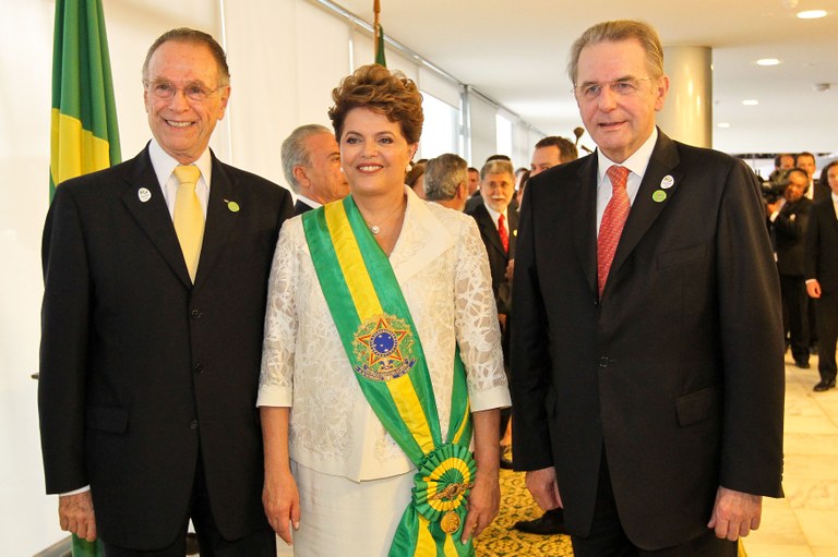 Presidenta Dilma recebe os cumprimentos do presidente do COB, Carlos Nuzman, e do presidente do COI, Jacques Rogge Presidenta Dilma recebe os cumprimentos do presidente do COB, Carlos Nuzman, e do presidente do COI, Jacques Rogge