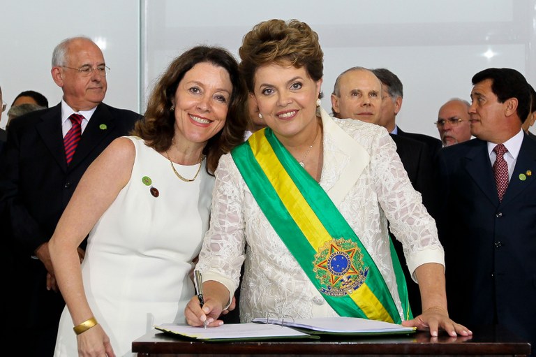 Presidenta Dilma empossa a ministra-chefe da Secretaria de Comunicação Social da Presidência da República, Helena Chagas Presidenta Dilma empossa a ministra-chefe da Secretaria de Comunicação Social da Presidência da República, Helena Chagas