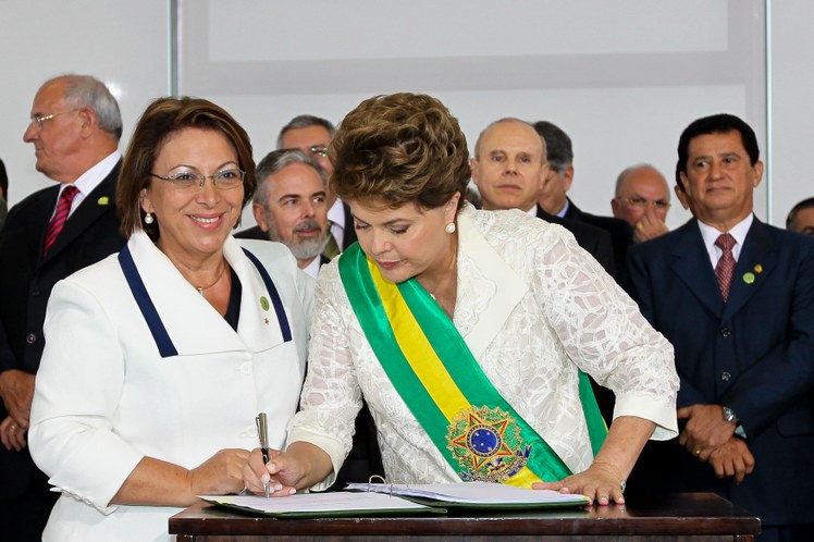 Presidenta Dilma empossa a ministra da Pesca e Aquicultura, Ideli Salvatti