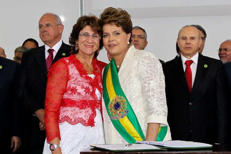Presidenta Dilma empossa a ministra-chefe da Secretaria de Políticas para as Mulheres da Presidência da República, Iriny Lopes Presidenta Dilma empossa a ministra-chefe da Secretaria de Políticas para as Mulheres da Presidência da República, Iriny Lopes