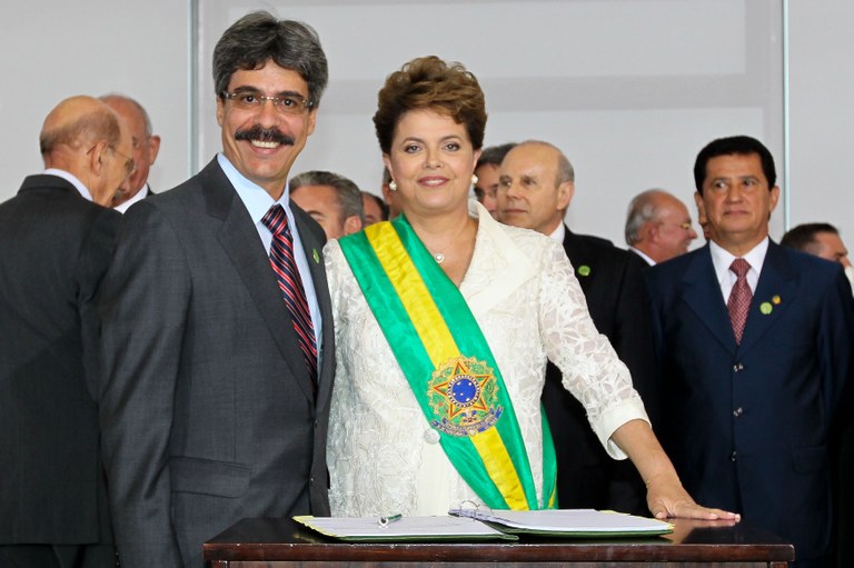 Presidenta Dilma empossa o ministro-chefe da Secretaria de Relações Institucionais da Presidência da República, Luiz Sérgio Oliveira Presidenta Dilma empossa o ministro-chefe da Secretaria de Relações Institucionais da Presidência da República, Luiz Sérgio Oliveira