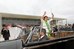 Presidenta Dilma Rousseff acena para populares na saída do Palácio do Planalto após cerimônia de posse 6