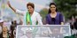 Presidenta Dilma Rousseff e sua filha, Paula, acenam para populares após cerimônia de posse 5