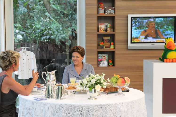 Presidenta Dilma Rousseff conversa com a apresentadora Ana Maria Braga, no programa Mais Você 3