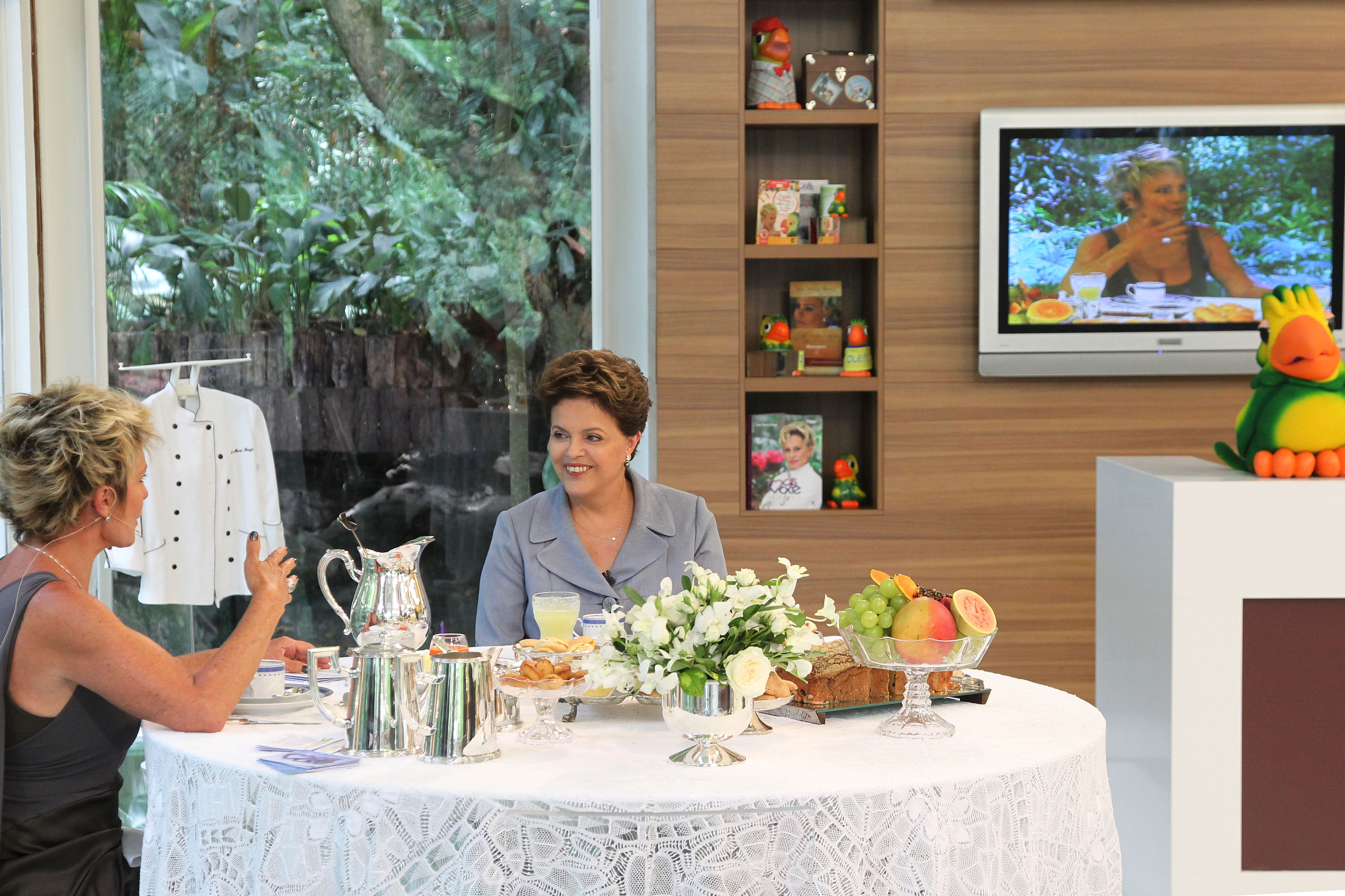 Presidenta Dilma Rousseff conversa com a apresentadora Ana Maria Braga, no programa Mais Você 3