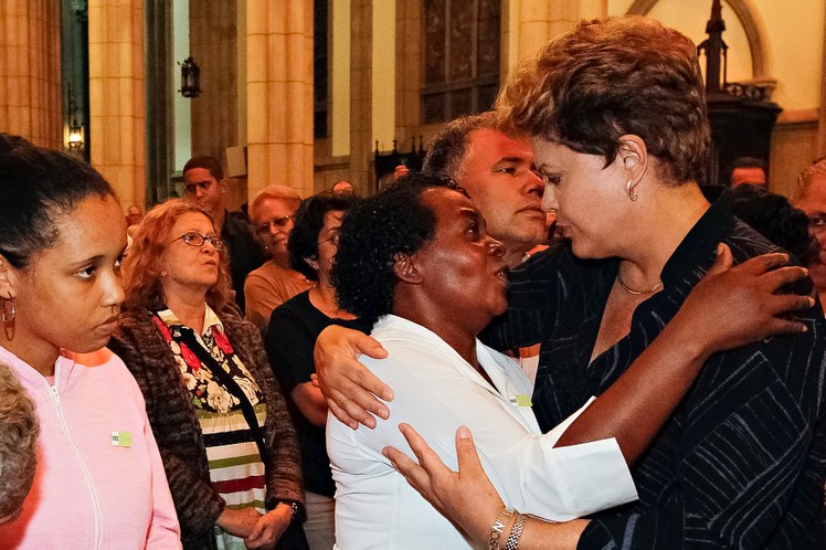 Presidenta Dilma Rousseff durante missa em intenção das vítimas dos deslizamentos de terra no município de Petrópolis