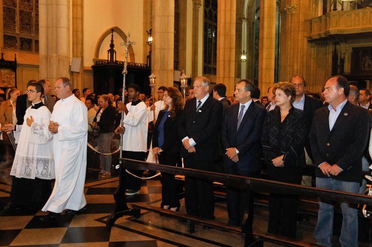 Presidenta Dilma Rousseff durante missa em intenção das vítimas dos deslizamentos de terra no município de Petrópolis