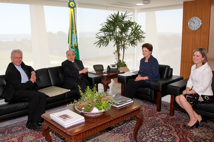 Presidenta Dilma Rousseff recebe Dom Raymundo Damasceno Assis, presidente da Conferência Nacional dos Bispos do Brasil 3