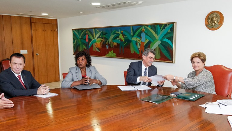 Proposta de regulamentação do trabalho doméstico - 01