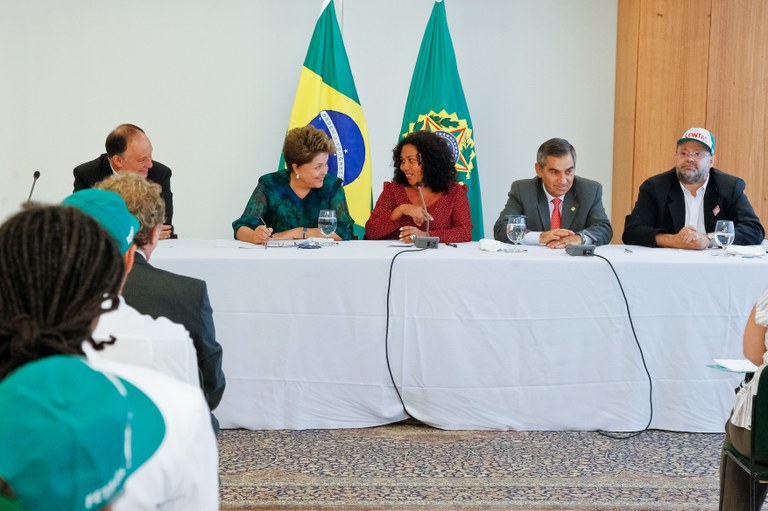 Representantes da Confederação Nacional dos Trabalhadores na  Agricultura (Contag) - 03