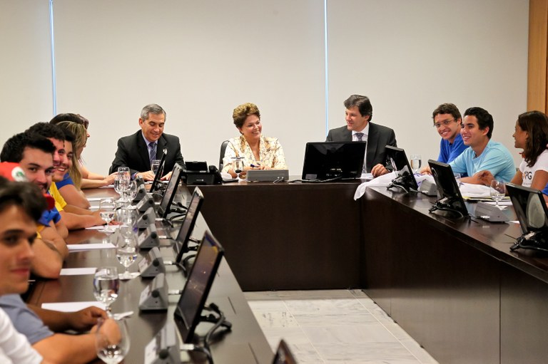 Representantes da União Nacional dos Estudantes (UNE) 2