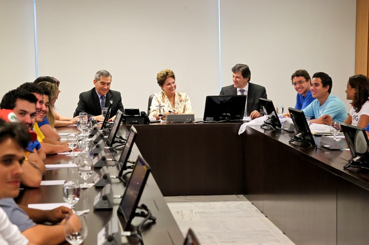 Representantes da União Nacional dos Estudantes (UNE) 2