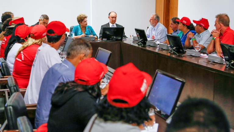 Representantes do Movimento dos Trabalhadores Sem Terra - MST - 04