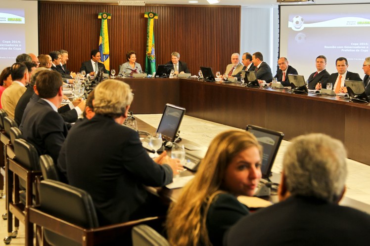 Dilma Rousseff realiza reunião com governadores e prefeitos das cidades-sede da Copa 2014
