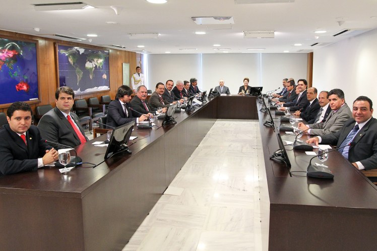 Dilma Rousseff em reunião com líderes dos partidos da base aliada 1
