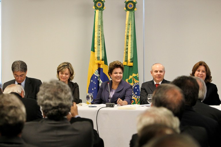 Presidenta durante reunião do Fórum Nacional da Indústria 1