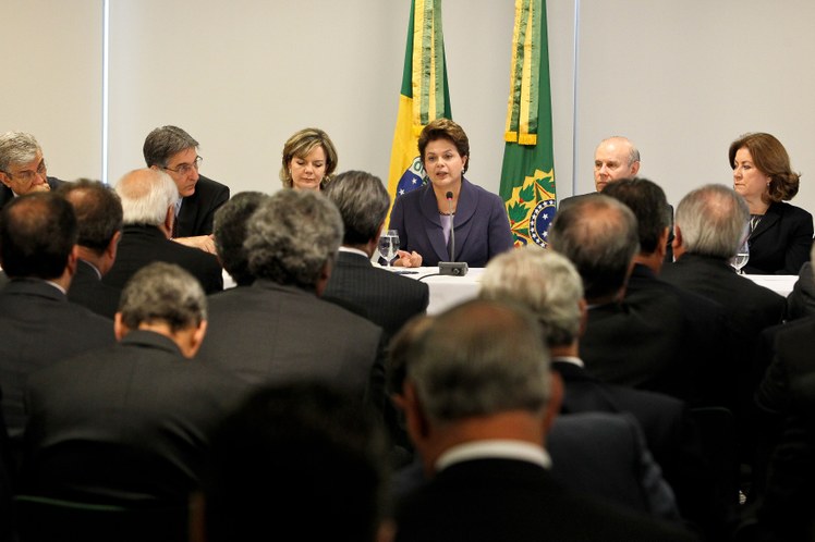 Presidenta durante reunião do Fórum Nacional da Indústria 3