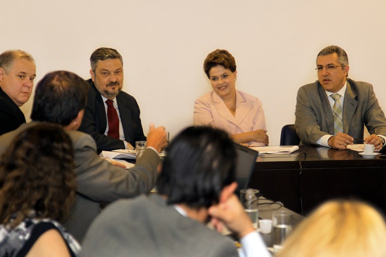 Dilma Rousseff durante reunião com ministros no Palácio do Planalto 2