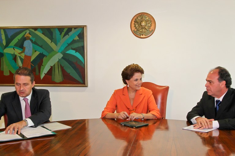 Presidenta durante reunião com governador de Pernambuco, Eduardo Campos, e o ministro da Integração Nacional, Fernando Bezerra 1 Presidenta durante reunião com governador de Pernambuco, Eduardo Campos, e o ministro da Integração Nacional, Fernando Bezerra 1