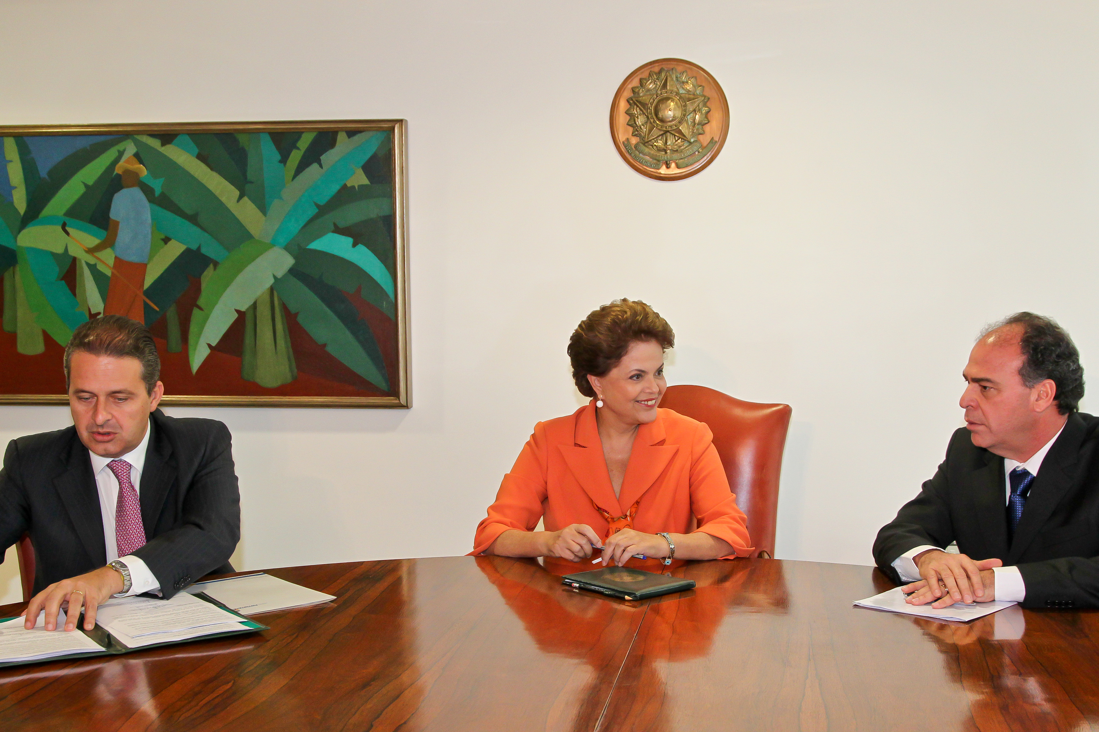Presidenta durante reunião com governador de Pernambuco, Eduardo Campos, e o ministro da Integração Nacional, Fernando Bezerra 1