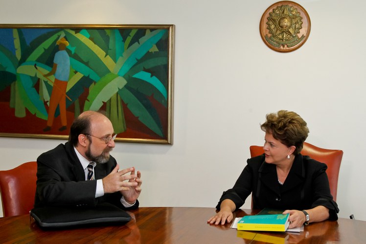Dilma Rousseff conversa com o neurocientista Miguel Nicolelis