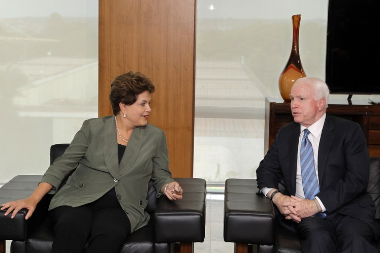 Presidenta Dilma Rousseff conversa com o senador dos Estados Unidos, John McCain 1