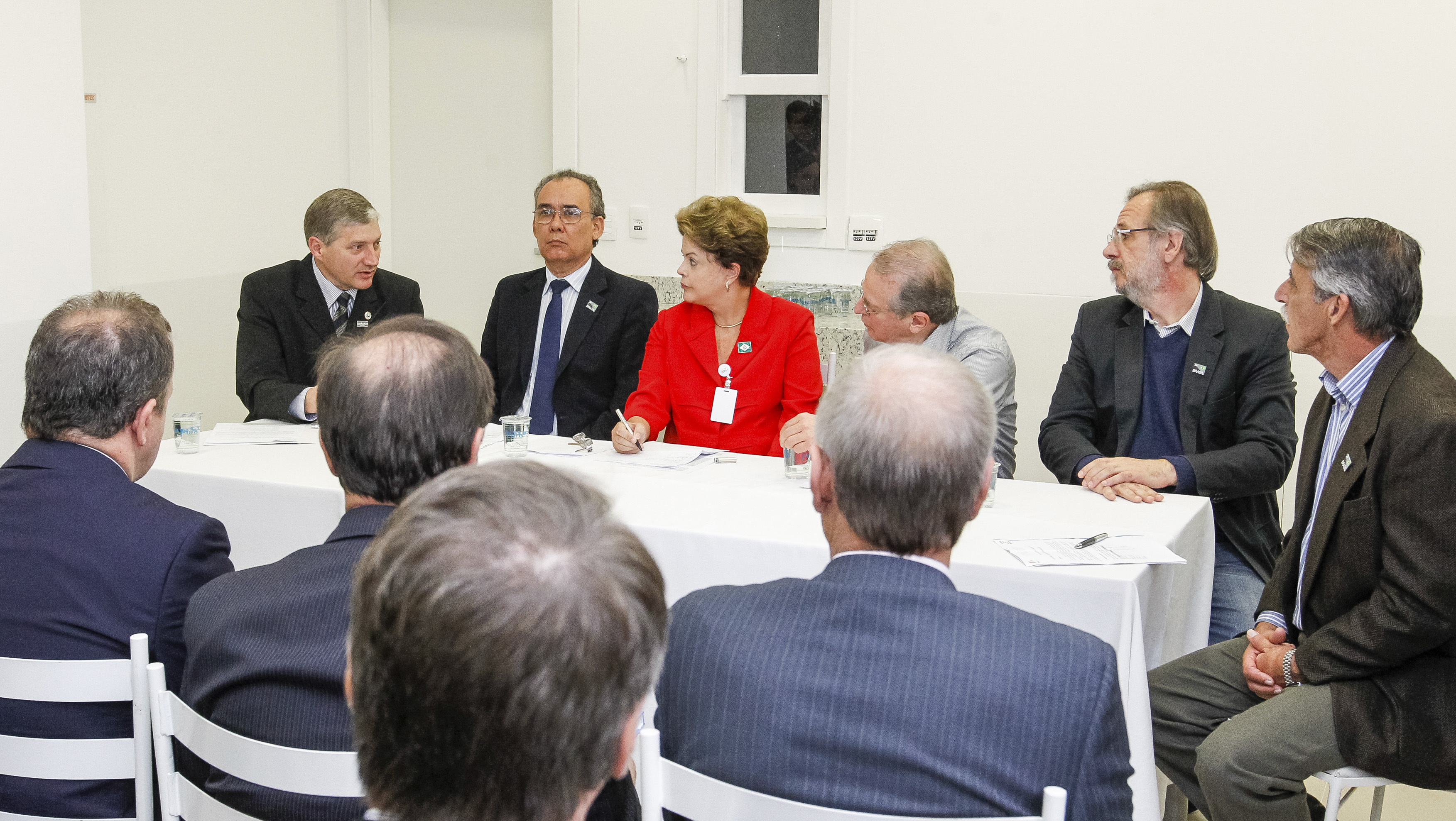 Reunião com Prefeitos dos municípios atingidos pelas enchentes no Estado do Rio Grande do Sul - 01