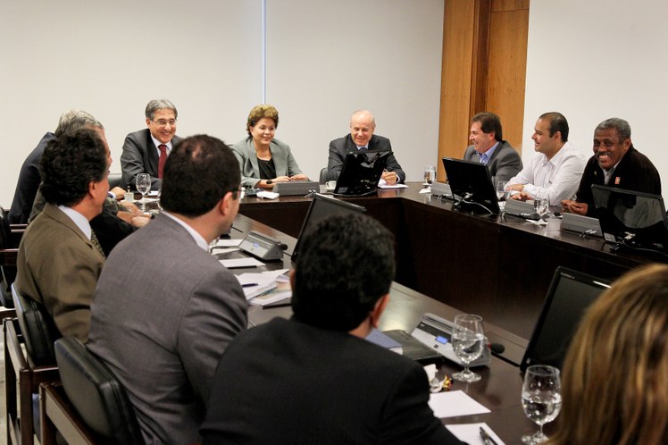 Dilma Rousseff durante reunião com sindicalistas