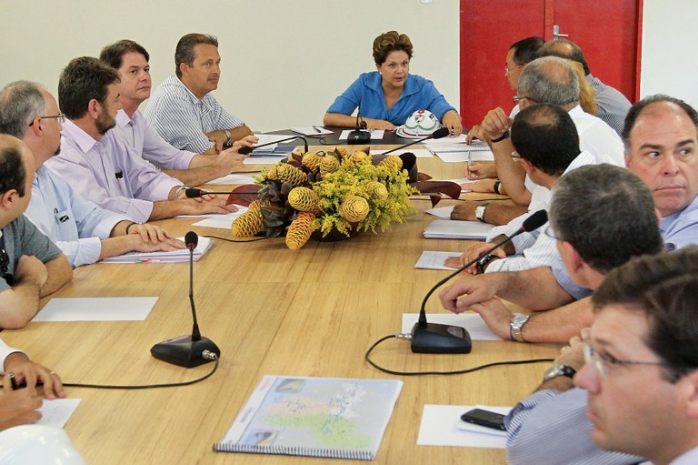 Reunião de trabalho no canteiro industrial da Ferrovia Transnordestina - 1
