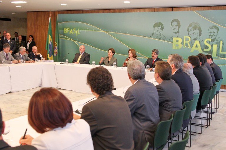 Presidenta Dilma Rousseff participa de reunião do PAC Mobilidade Grandes Cidades, no Palácio do Planalto 3