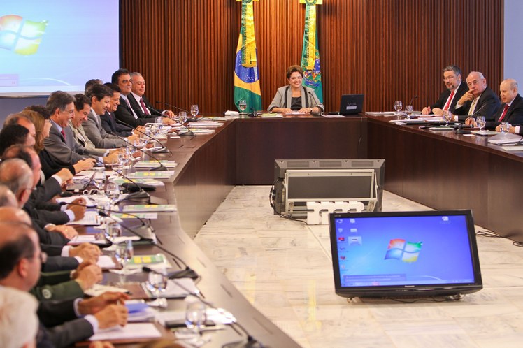 Presidenta realiza reunião ministerial 2