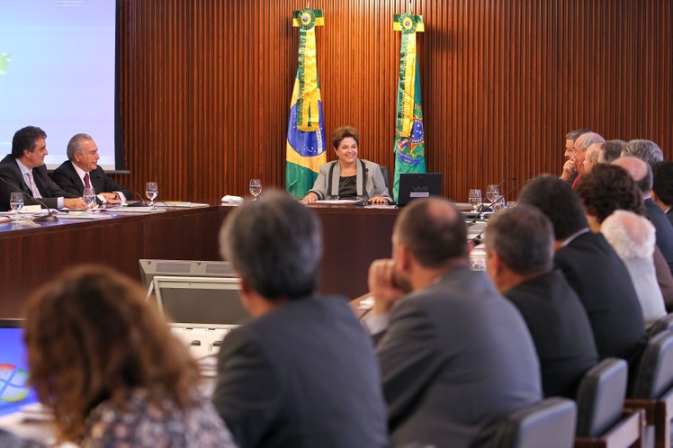 Presidenta realiza reunião ministerial 3