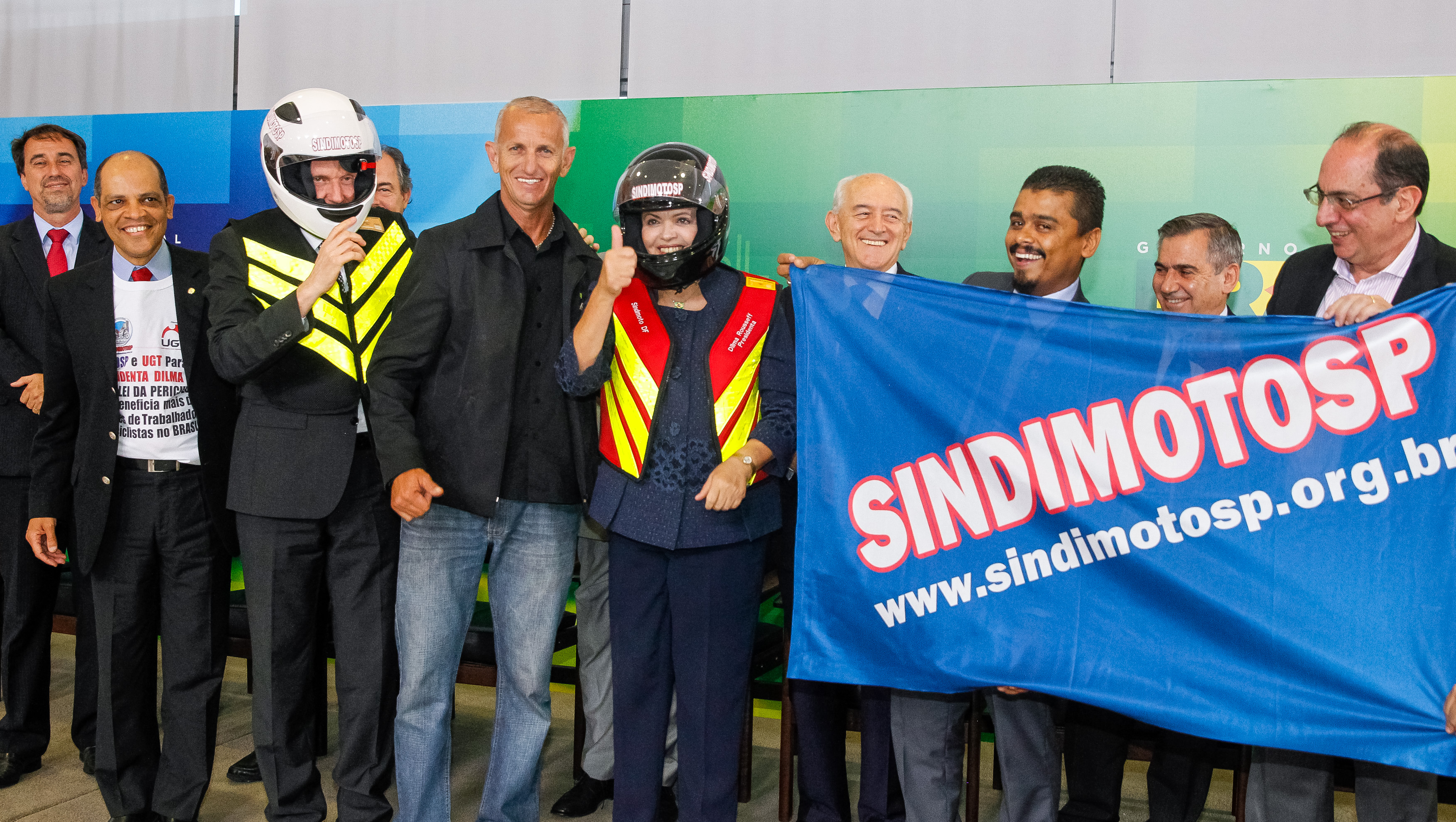 Sanção da lei que inclui na CLT a periculosidade da atividade dos trabalhadores em motocicleta - 02
