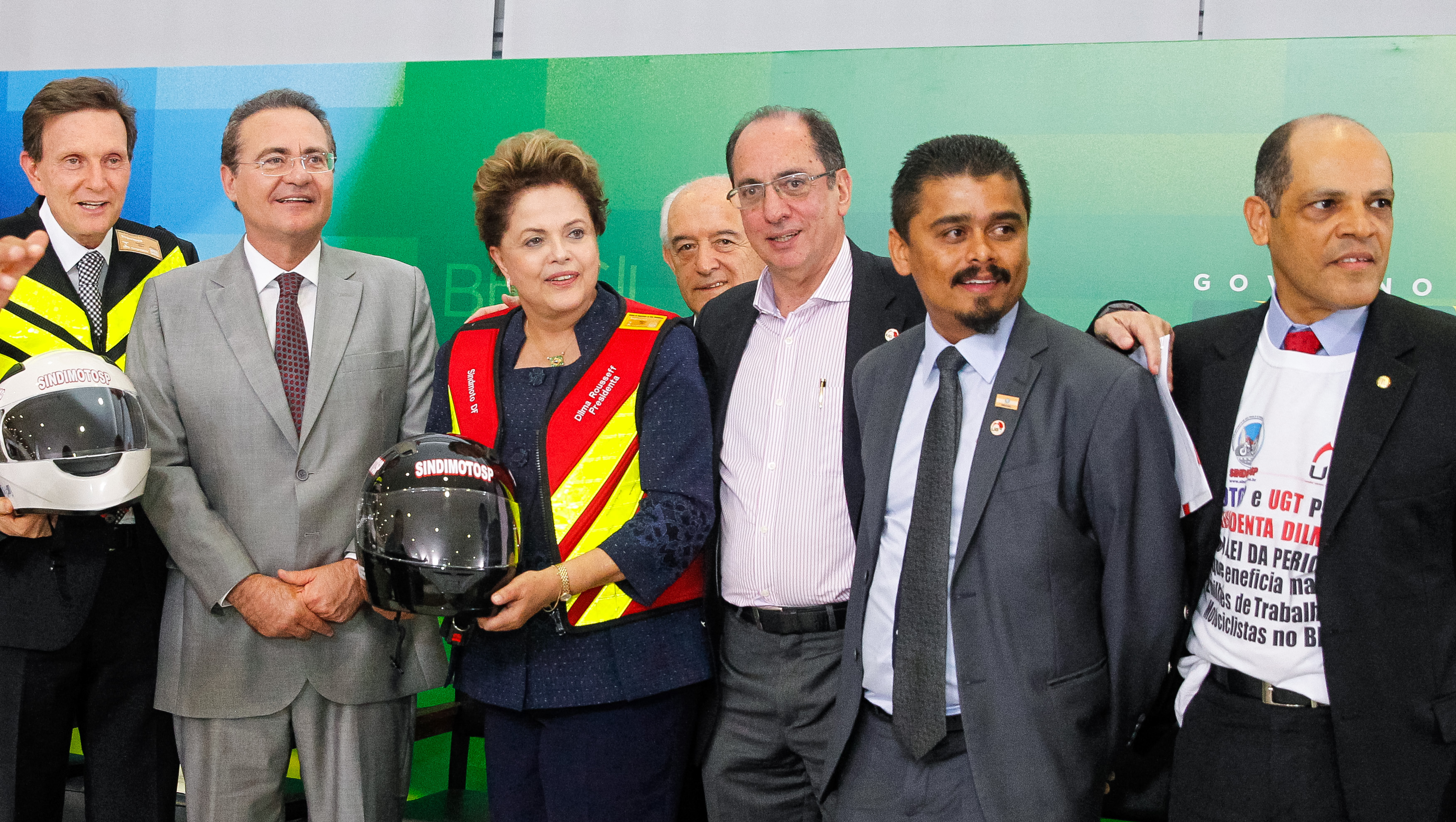 Sanção da lei que inclui na CLT a periculosidade da atividade dos trabalhadores em motocicleta