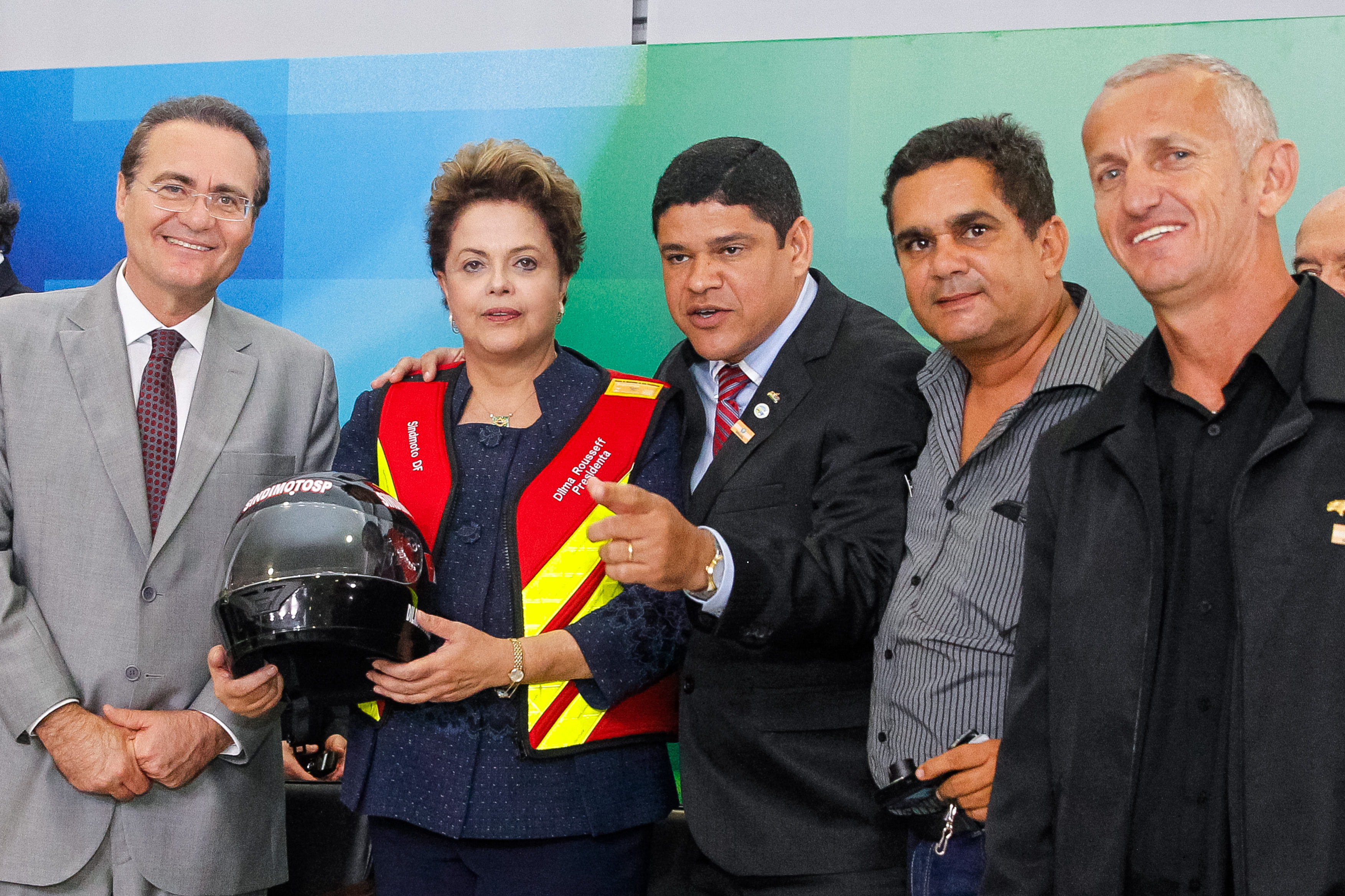 Sanção da lei que inclui na CLT a periculosidade da atividade dos trabalhadores em motocicleta